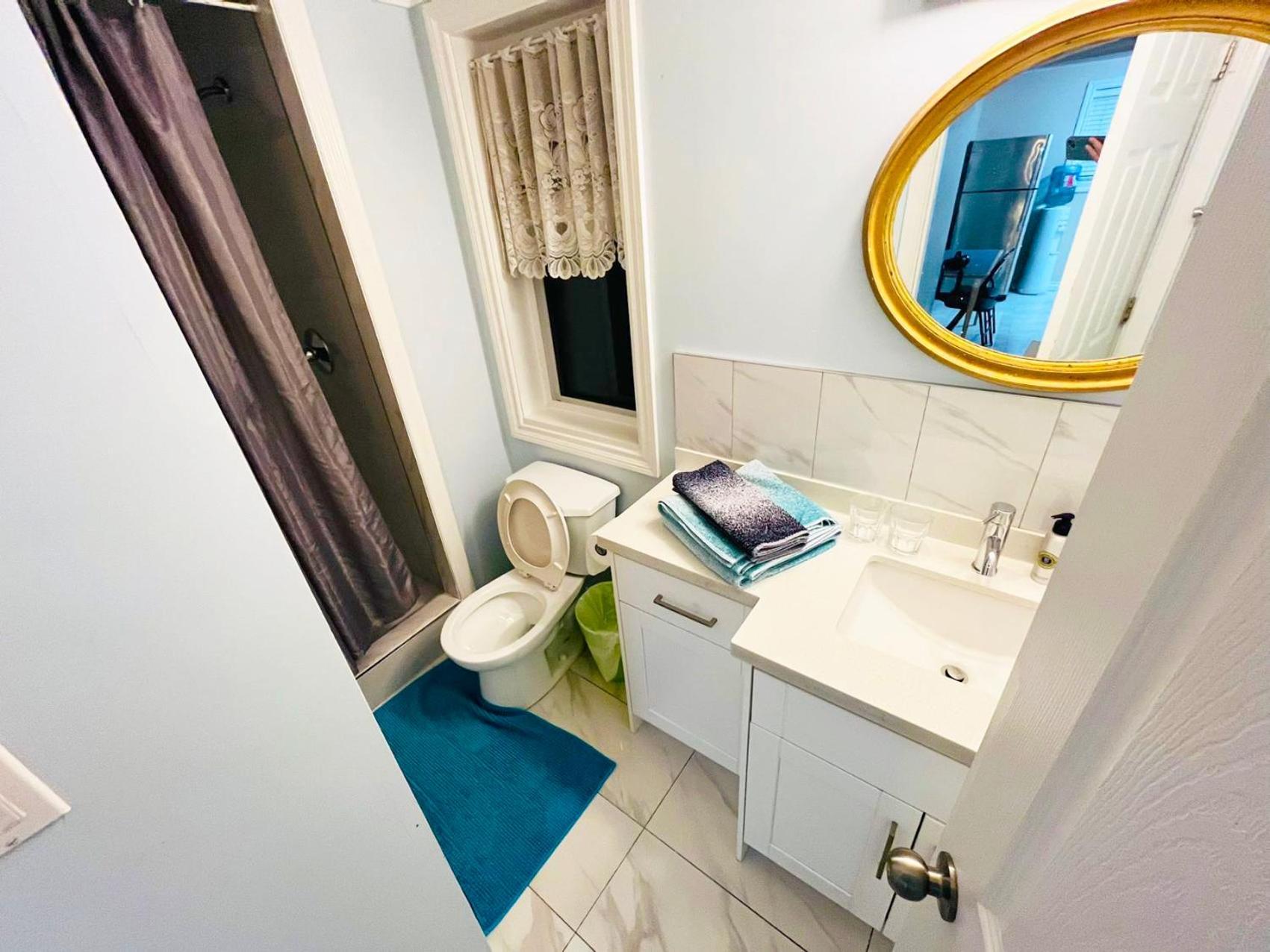 Private Suite With Private Entrance King Bed Richmond Zewnętrze zdjęcie
